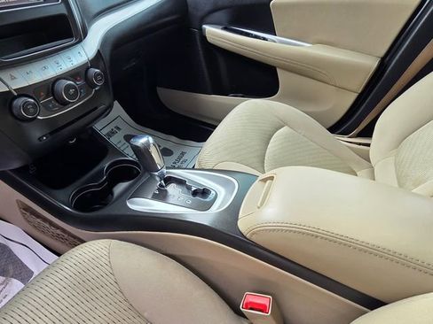 Used 2018 Dodge Journey SE image 18