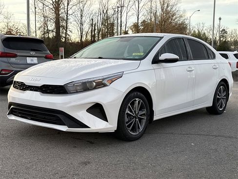 Used 2022 Kia Forte LXS w/ LXS Technology Package image 12