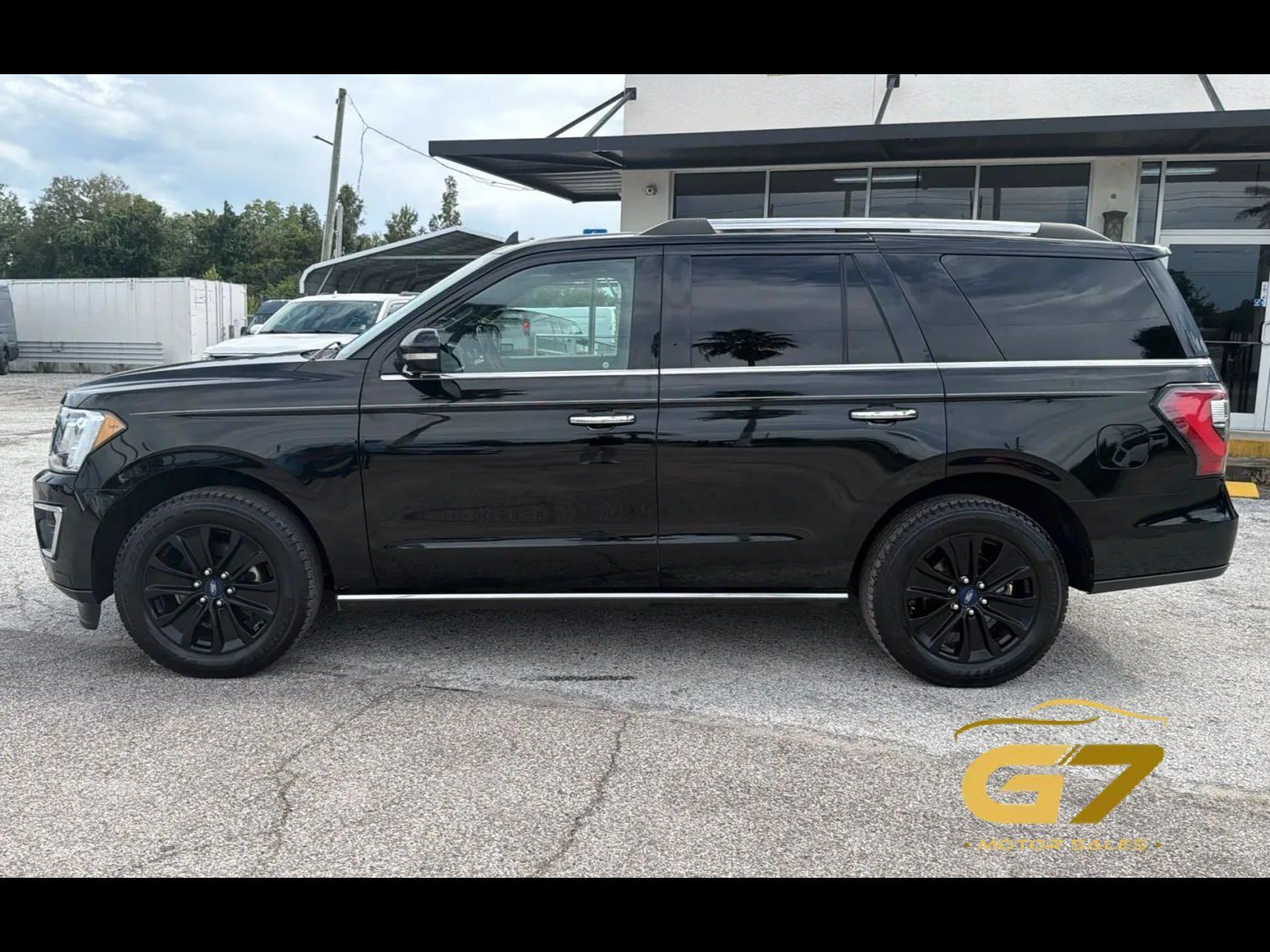 Used 2018 Ford Expedition Limited w/ Equipment Group 301A RWD image 3