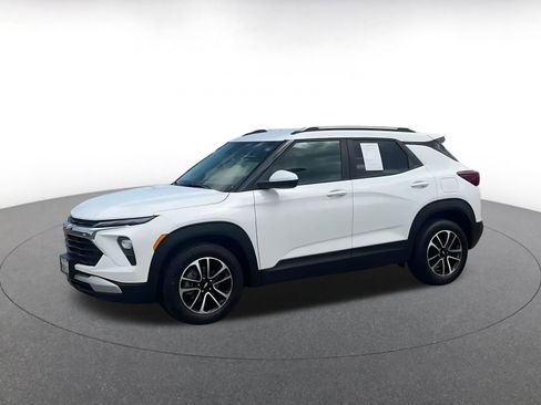 Used 2024 Chevrolet TrailBlazer LT w/ Driver Confidence Package image 8