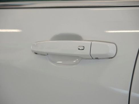 Used 2023 Chevrolet Equinox LT FWD image 13