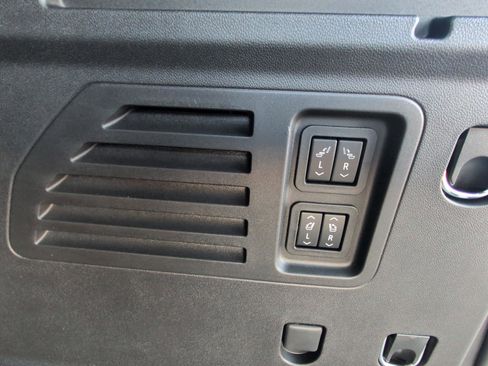 Used 2026 Chevrolet Traverse RS FWD image 16