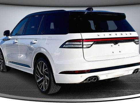 Used 2025 Lincoln Aviator Black Label w/ Black Label Special Edition image 4