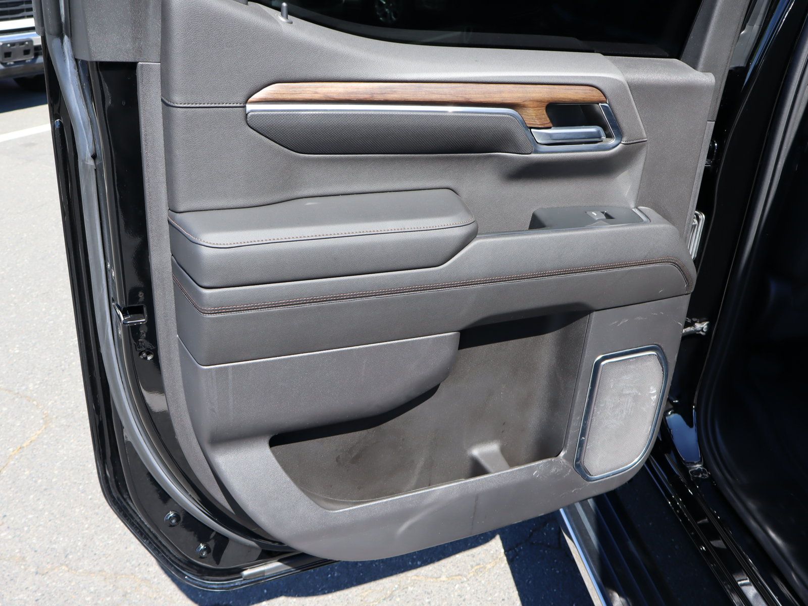 Used 2023 Chevrolet Silverado 1500 High Country w/ Technology Package AWD/4WD image 34
