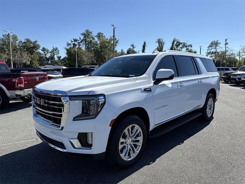 Used 2022 GMC Yukon XL SLT w/ SLT Premium Package image 7