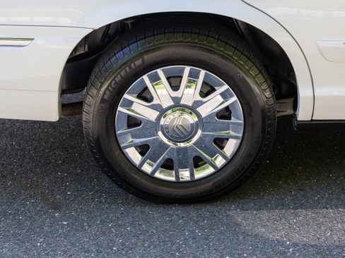 Used 2007 Mercury Grand Marquis GS RWD image 30
