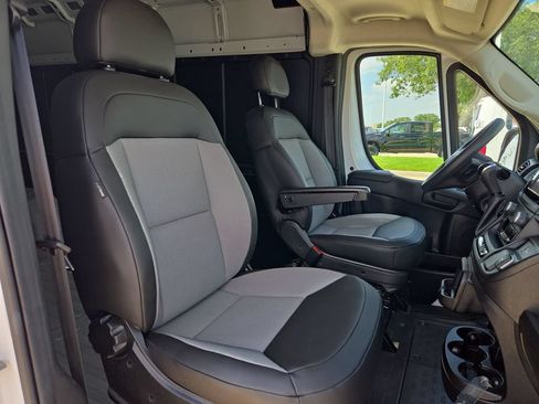 Used 2026 RAM ProMaster 2500 w/ Convenience Group FWD image 25