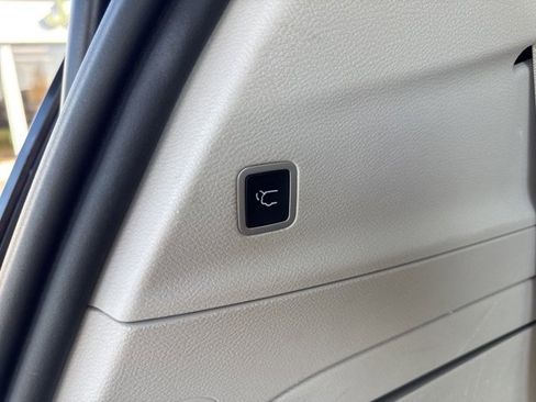 Certified 2019 Chrysler Pacifica Limited image 12