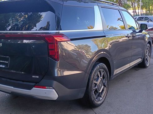 Certified 2025 Kia Carnival EX FWD image 4