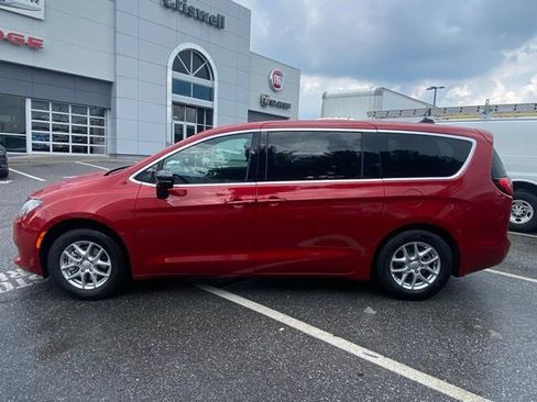 New 2026 Chrysler Voyager LX image 4