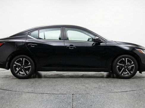 Used 2025 Nissan Sentra SV FWD image 11