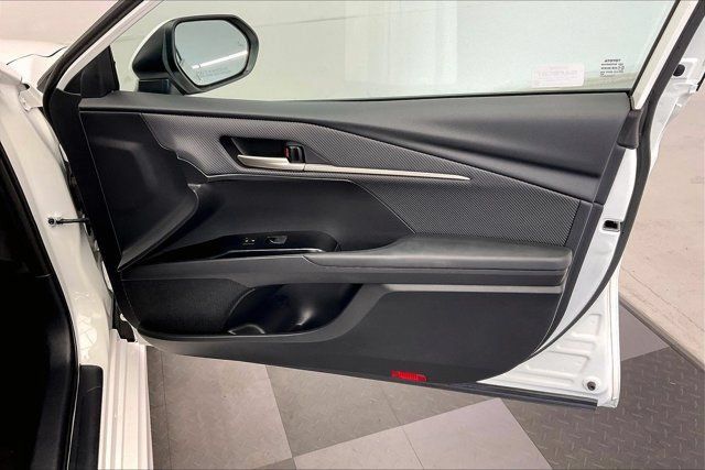 Used 2025 Toyota Camry SE FWD image 27