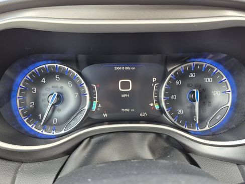 Used 2024 Chrysler Pacifica Touring-L FWD image 17