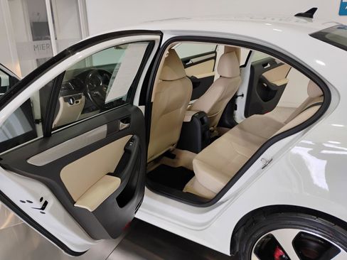 Used 2016 Volkswagen Jetta SE FWD image 7