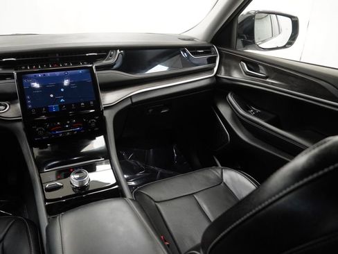 Certified 2023 Jeep Grand Cherokee Limited w/ Luxury Tech Group II image 27