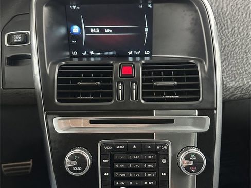 Used 2017 Volvo XC60 T6 R-Design w/ Climate Package image 23