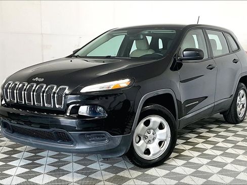 Used 2015 Jeep Cherokee Sport image 2
