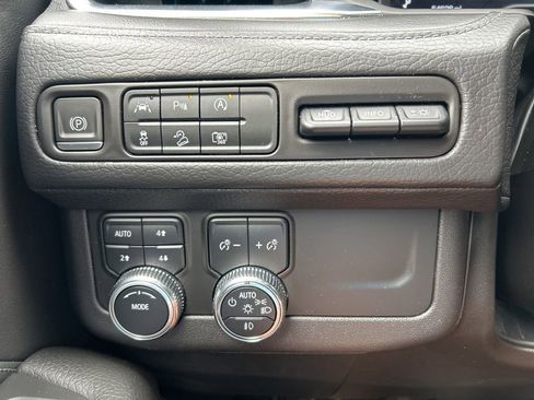 Used 2023 GMC Yukon Denali AWD/4WD image 29