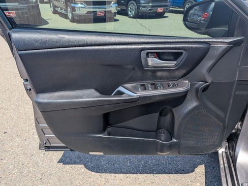 Used 2016 Toyota Camry LE FWD image 9