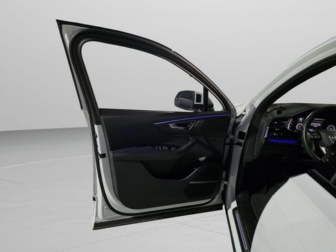 Used 2022 Audi Q7 3.0T Prestige image 26