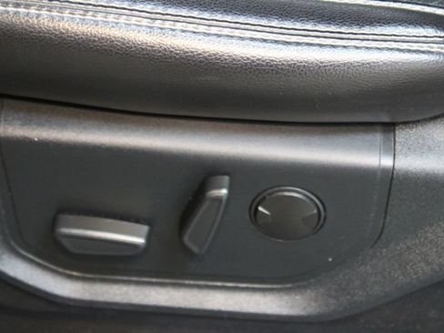 Used 2019 Ford F150 Lariat w/ Equipment Group 502A Luxury AWD/4WD image 19