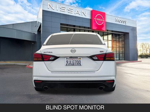 Used 2023 Nissan Altima 2.5 SR w/ SR Premium Package image 9