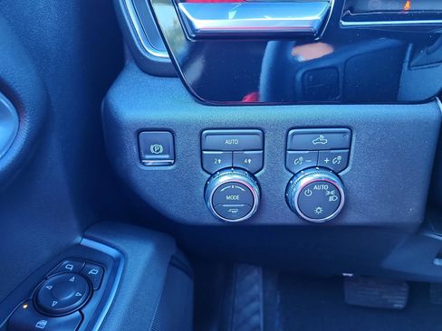 New 2026 GMC Sierra 1500 SLE image 18