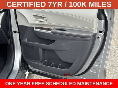 Used 2023 Toyota Sienna LE w/ LE Plus Package FWD image 8