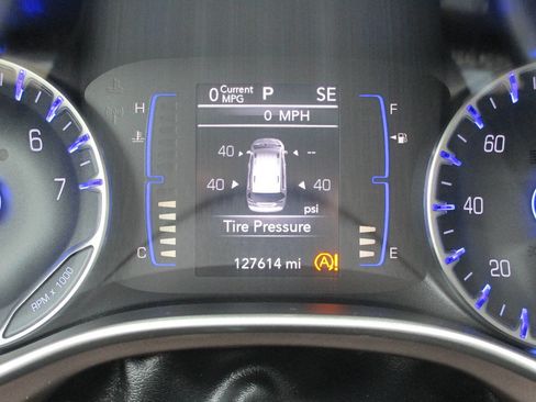 Used 2018 Chrysler Pacifica Touring-L image 19