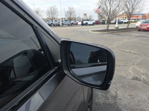 Used 2025 Honda Pilot Touring image 4