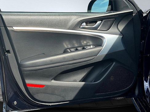 Used 2023 Genesis G70 2.0T image 24