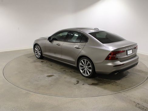 Used 2020 Volvo S60 T6 Momentum w/ Protection Package image 4