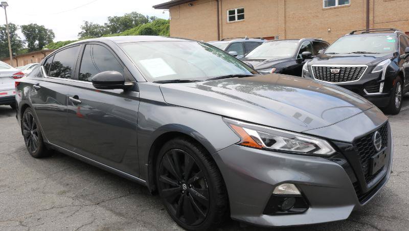 Used 2022 Nissan Altima 2.5 SR w/ Midnight Edition Package FWD image 3