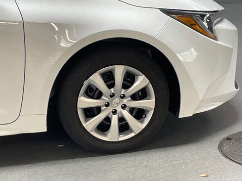 Certified 2022 Toyota Corolla LE image 42