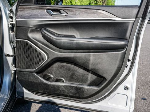 Used 2022 Jeep Grand Cherokee L Limited image 50