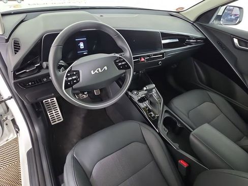 Certified 2025 Kia Niro EX Touring image 22