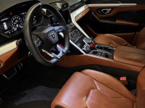 Used 2022 Lamborghini Urus image 3