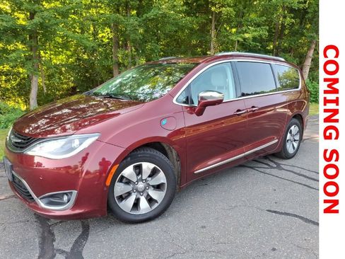 Used 2017 Chrysler Pacifica Platinum FWD image 1