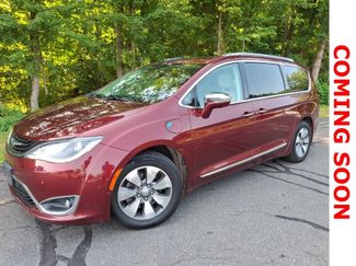 Used 2017 Chrysler Pacifica Platinum FWD video 1