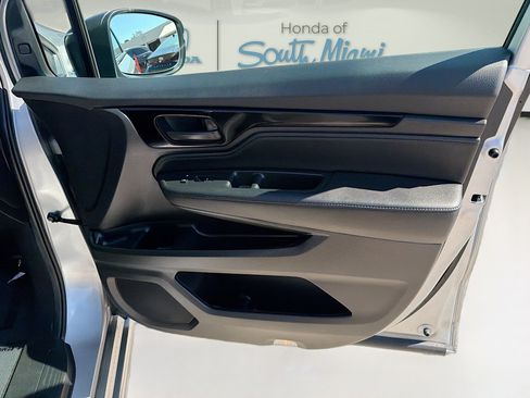 Certified 2025 Honda Odyssey Touring image 32