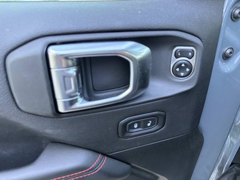 Used 2025 Jeep Wrangler Unlimited Rubicon AWD/4WD image 11
