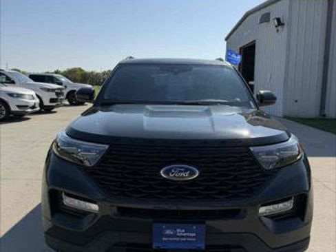 Certified 2023 Ford Explorer ST-Line w/ Class IV Trailer Tow Package image 2