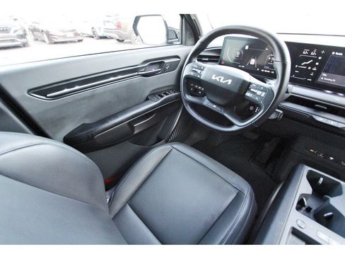 Used 2024 Kia EV9 Light Long Range RWD image 9