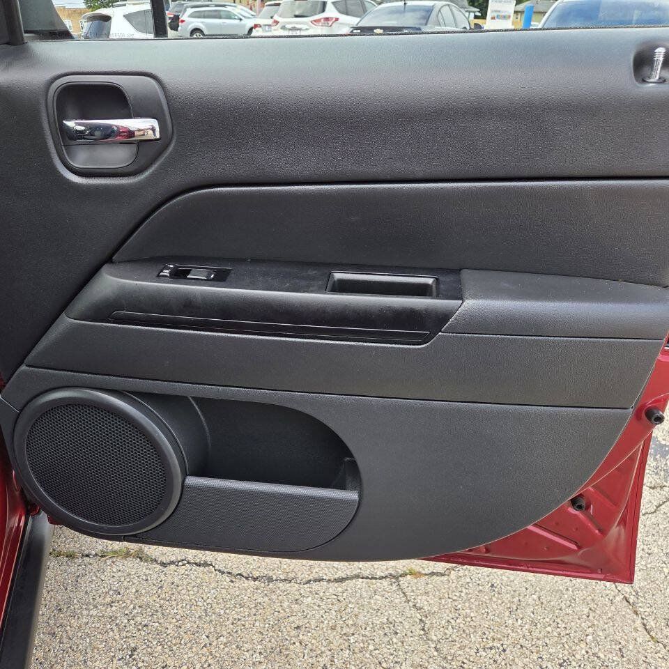Used 2012 Jeep Patriot Latitude w/ Sun/Sound Group FWD image 16
