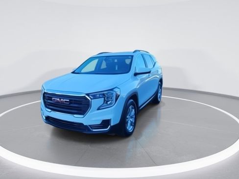 Used 2024 GMC Terrain SLE w/ Driver Convenience Package image 3