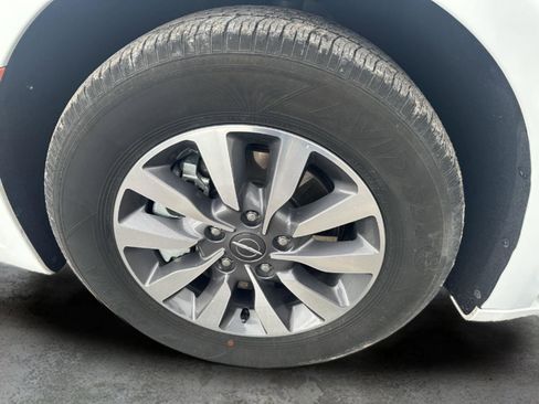 Used 2024 Chrysler Pacifica Select image 56