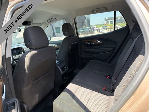 Used 2018 GMC Terrain SLE w/ Driver Convenience Package FWD image 9