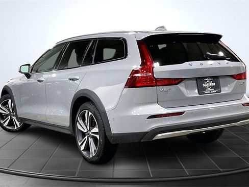 Certified 2025 Volvo V60 B5 Cross Country Plus image 13