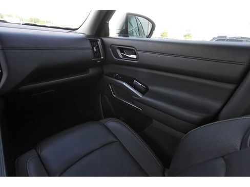 Certified 2025 Nissan Pathfinder SL FWD image 13