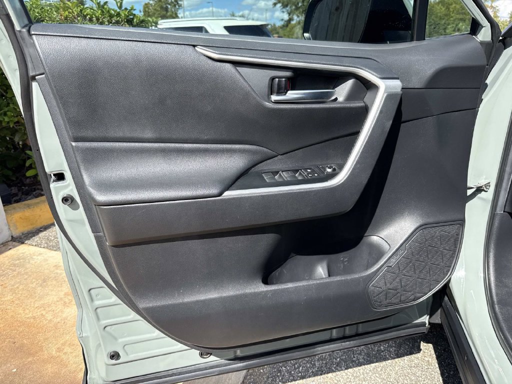 Used 2021 Toyota RAV4 XLE w/ Convenience Package FWD image 21
